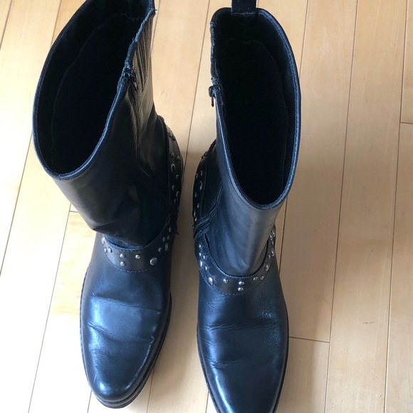 Naturalizer, Women’s 8, Black leather Rivalry Stud Moto Boots, EUC - Picture 10 of 16